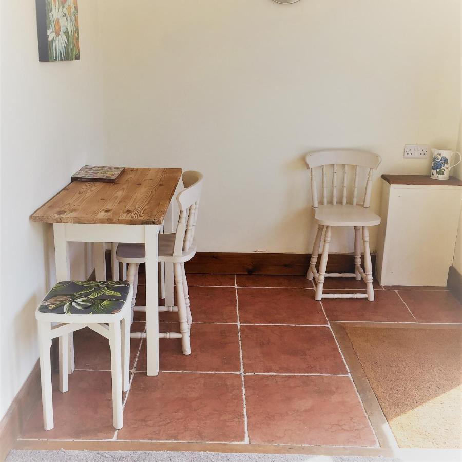 Meg'S Cottage Taunton Exterior foto